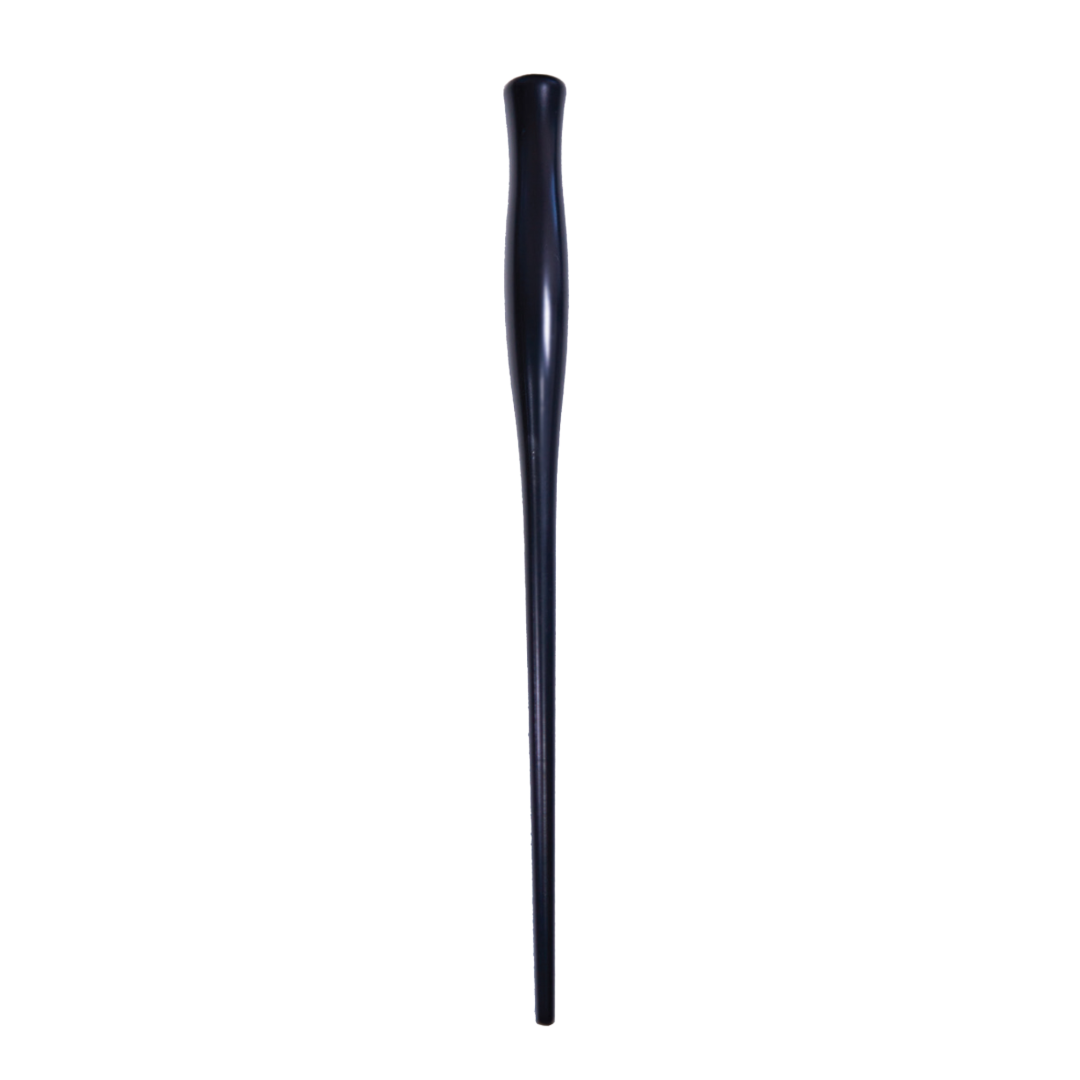 A traditional black nib holder with a straight style going into a slight curved towards the top for ergonomic handling. 