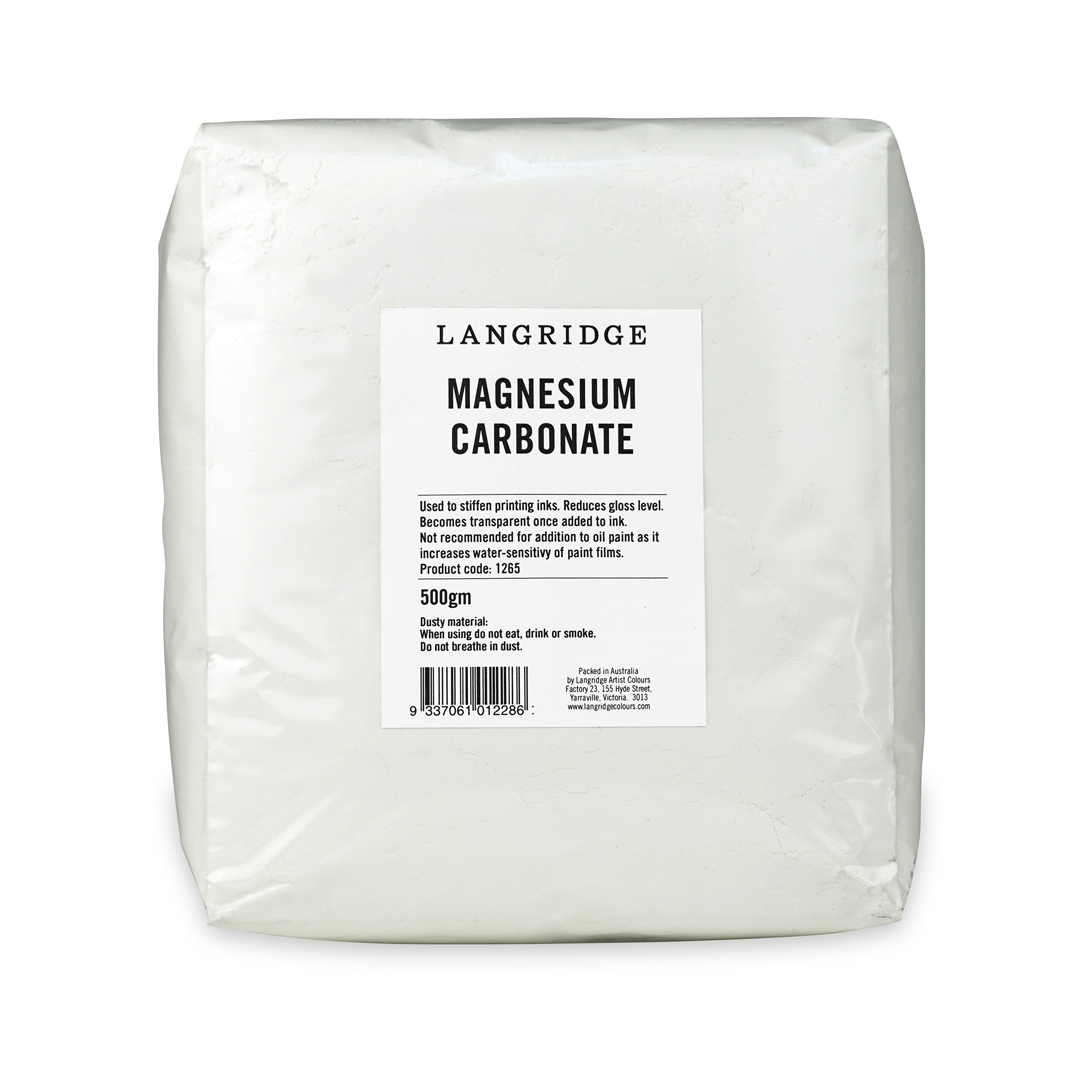 A  bag of white magnesium carbonate powder with a Langridge brand sticker with product details.